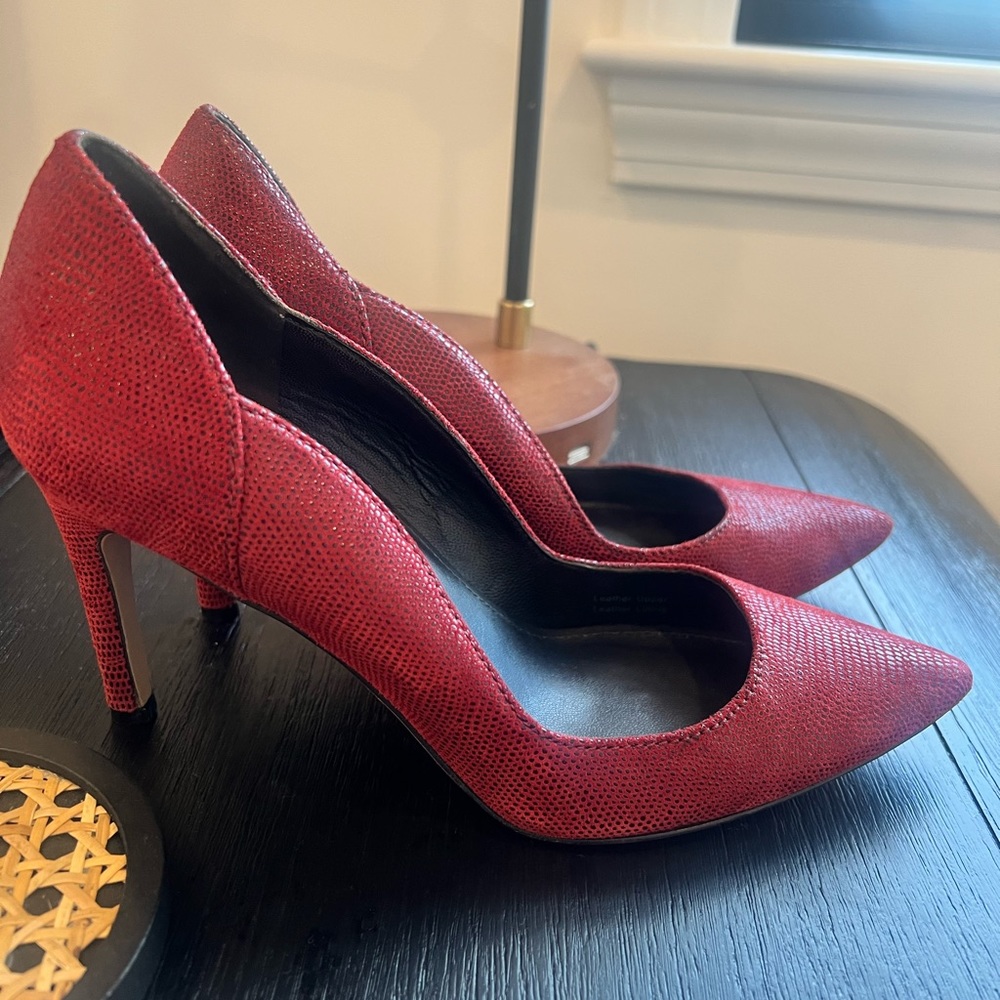 Via Spiga pump